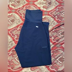 Figs Maternity scrub pant in a size XL